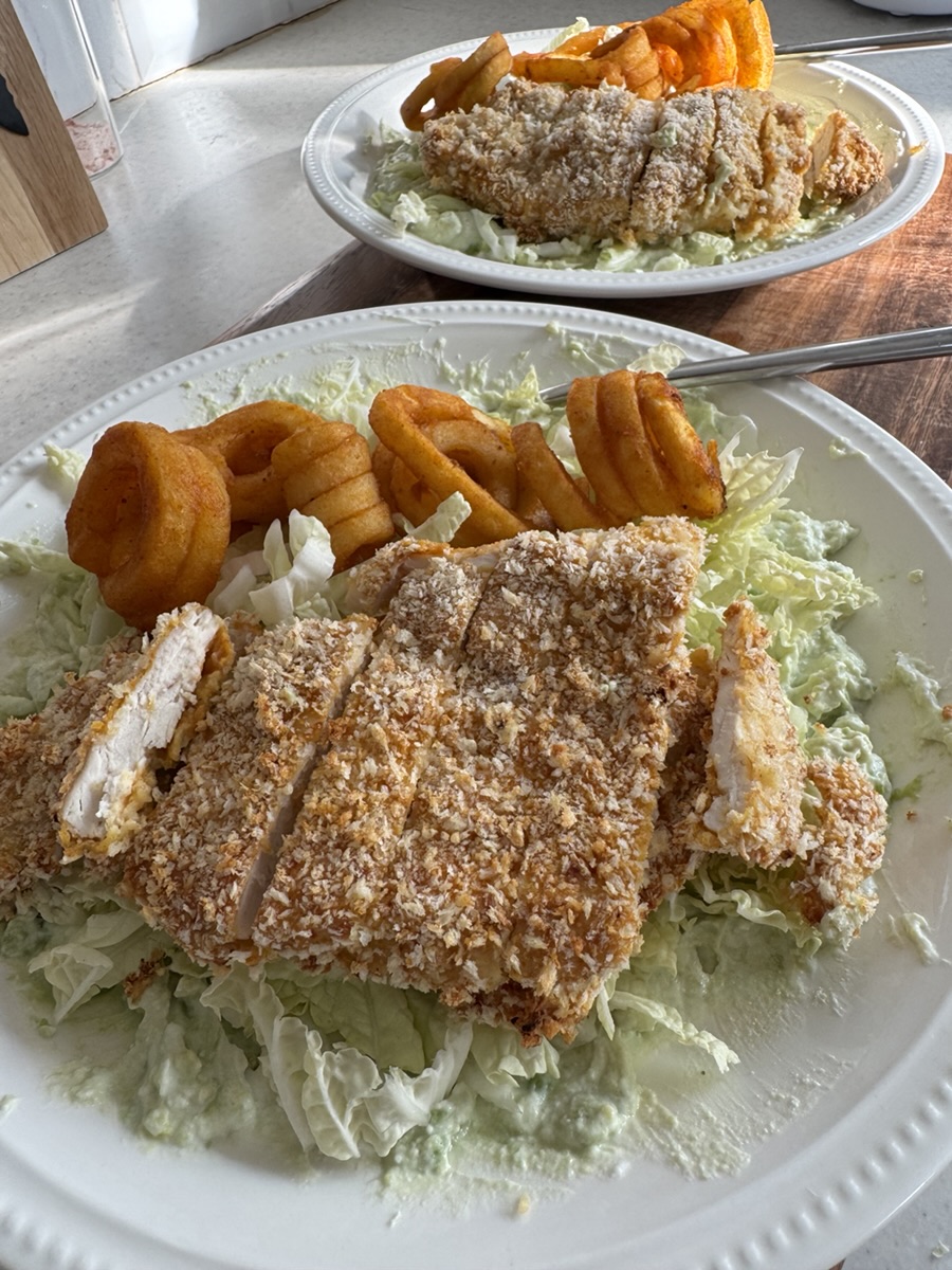 Crispy chicken avocado sauce